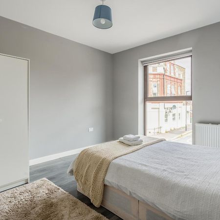 Modern Double Room With Shared Bathroom Londra Esterno foto