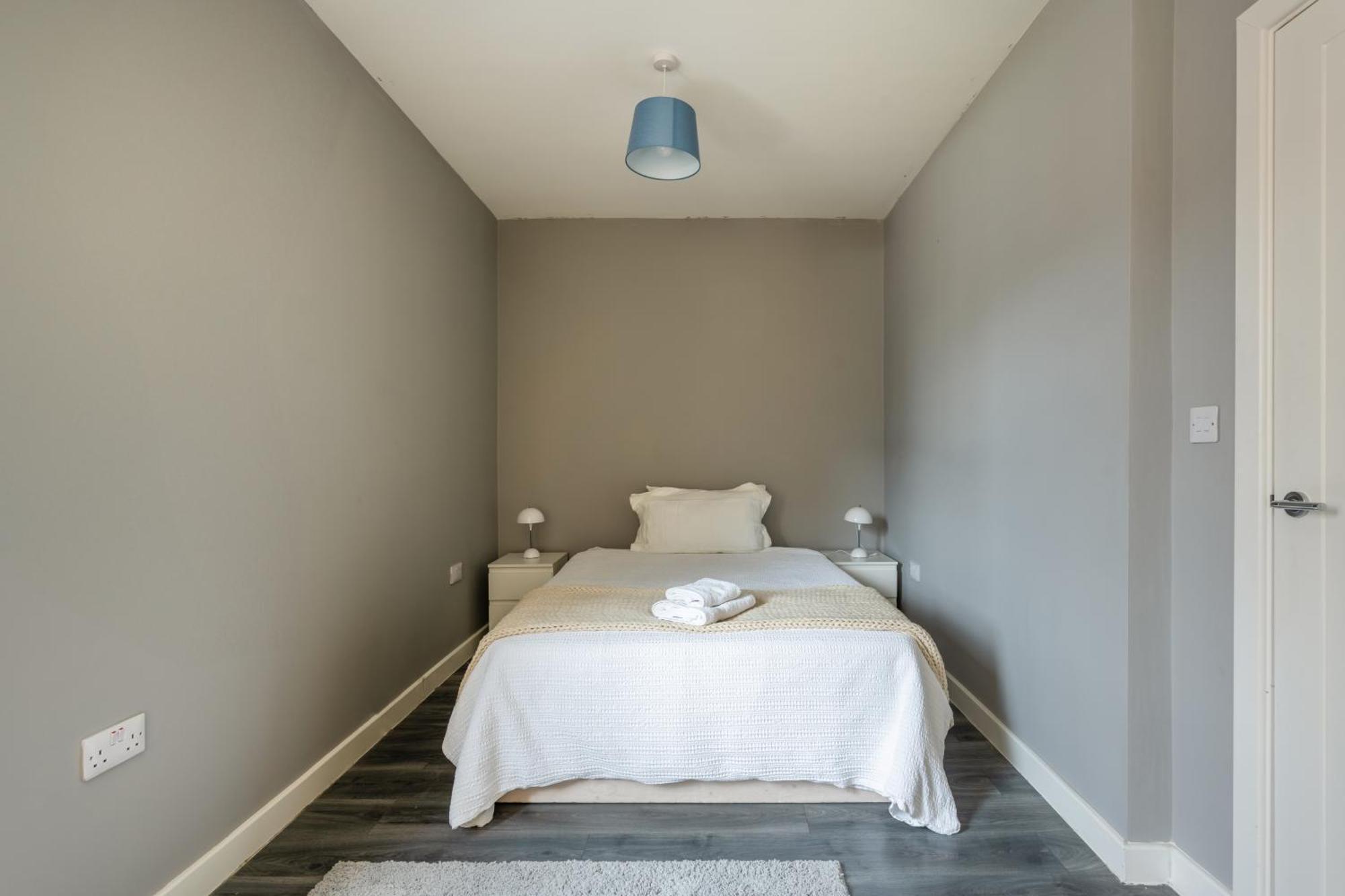 Modern Double Room With Shared Bathroom Londra Esterno foto